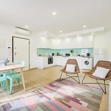 Apartman Stylish By The Beach, By Timecooler