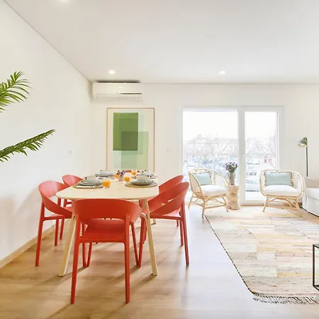 Stylish By The Beach, By Timecooler Setúbal