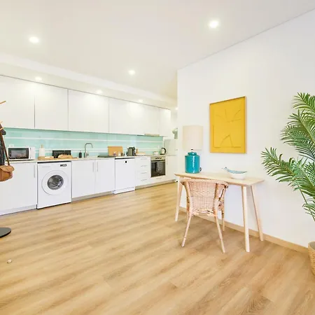 Stylish By The Beach, By Timecooler Apartman