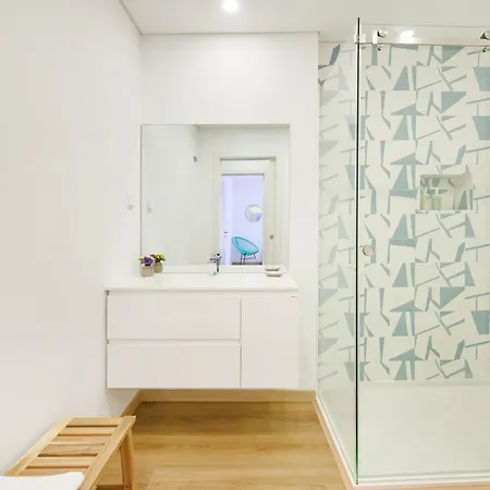 Apartman Stylish By The Beach, By Timecooler