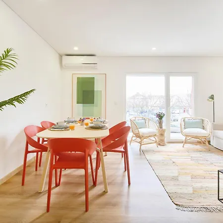 Stylish By The Beach, By Timecooler Setúbal